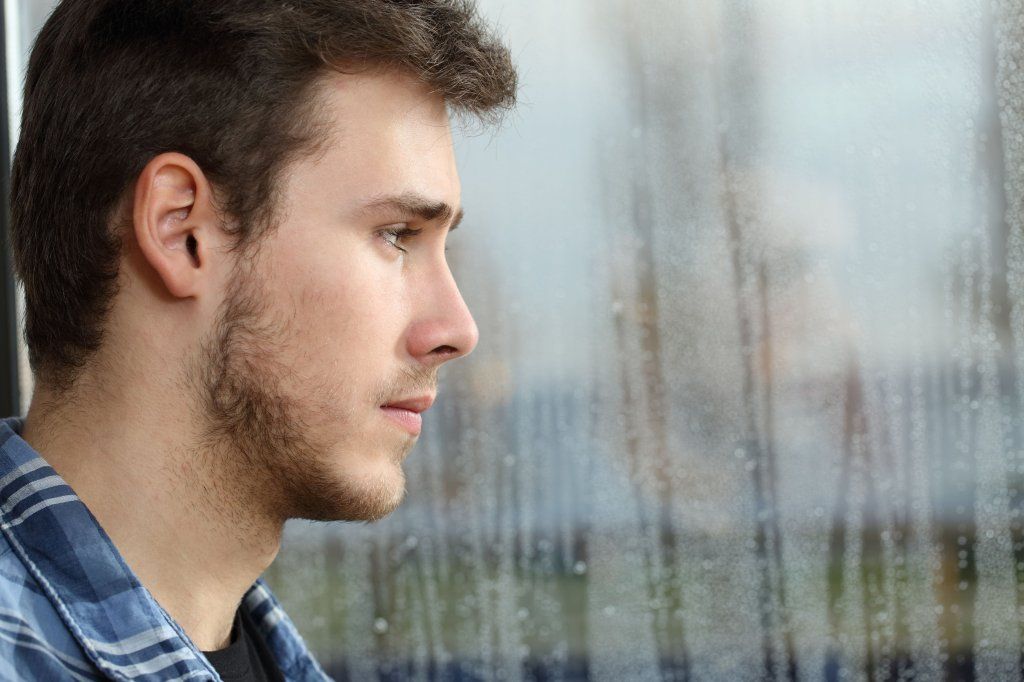 Medirval hombre triste