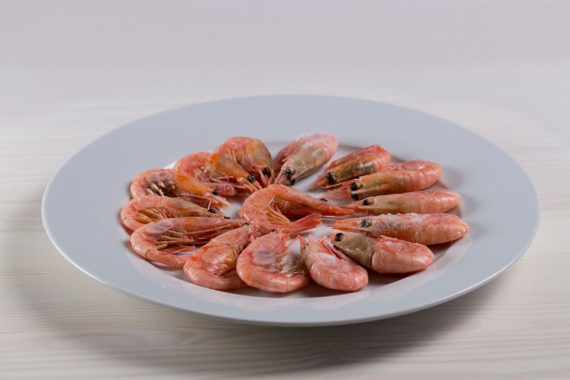 ¿Chupar la cabeza de las gambas (y de otros mariscos) es malo para los pies?